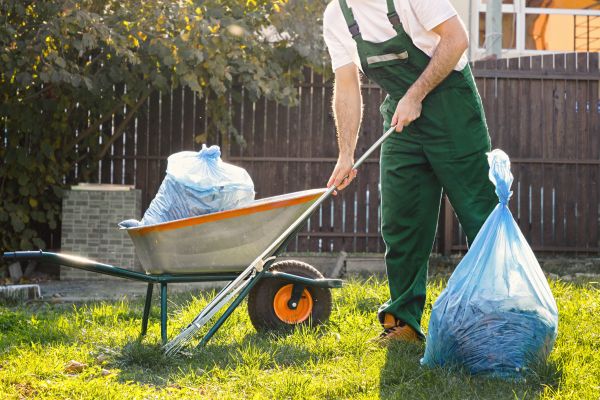 Cost of Yard Cleaning in Burlington
